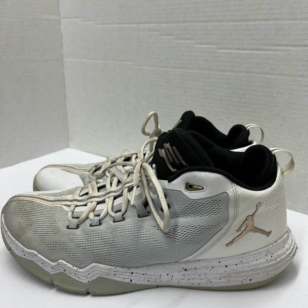 Jordan‎ White and Black Sneakers